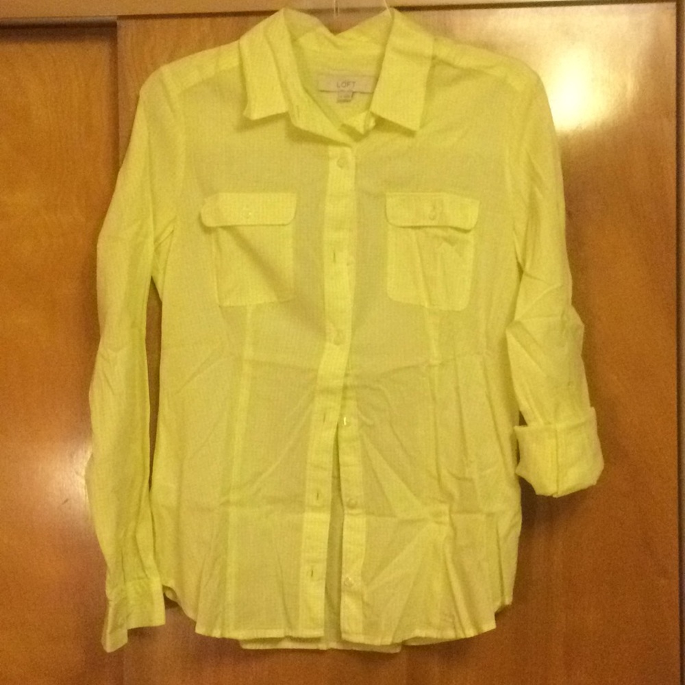 Ann Taylor LOFT button down shirt sz S